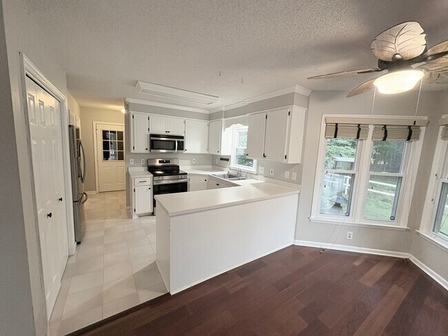 Foto del edificio - 311 Derrick Ln