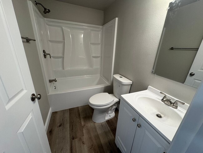 Foto del edificio - 3 bedroom, 2 bath, two car garage in Stead- pets welcome!