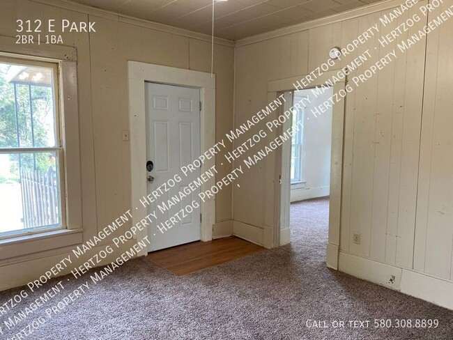 Building Photo - Adorable 2-Bedroom Home for Rent - Just $695!