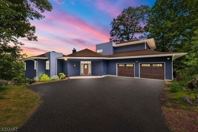 Foto del edificio - 163 Hillcrest Dr