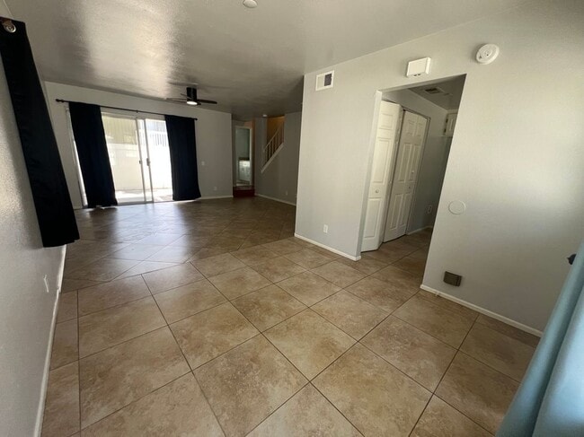 Building Photo - 36 Birchwood Ln