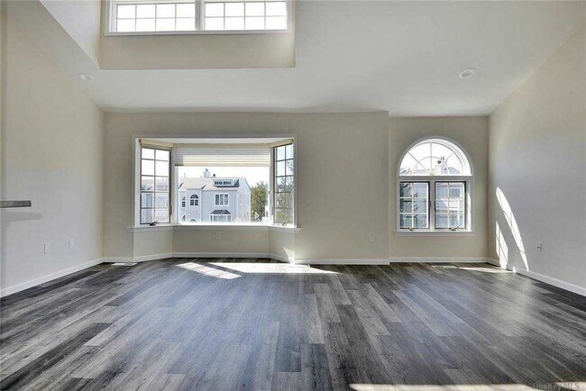 Building Photo - 241 Oak Park Dr