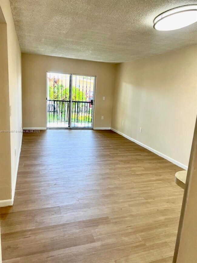 Foto del edificio - 3181 SW 13th St