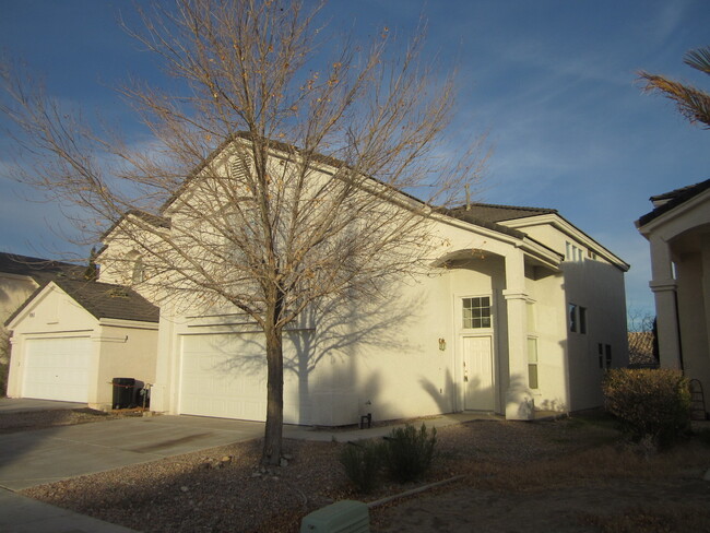 Building Photo - House For Rent - Sky Sands St - 5BD 2.5BA ...