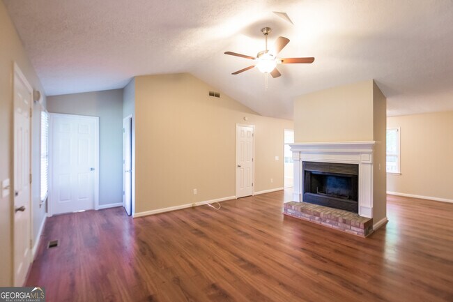 Foto del edificio - 63 Mill Creek Dr