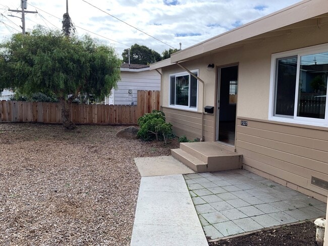 Foto del edificio - Great 3 Bedroom 1 and 1/2 Bath House in Se...