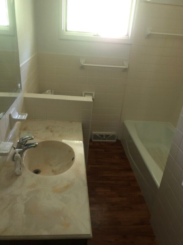 Primary Photo - Quaint 2 bedroom perched atop 1.7 wooded a...