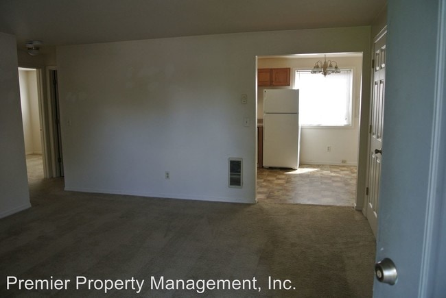 Building Photo - 11112 NE 48th Cir