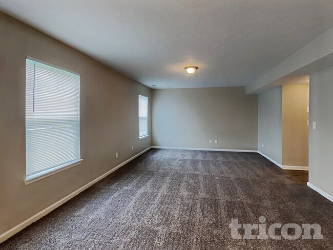 Building Photo - 501 Foliage Ln