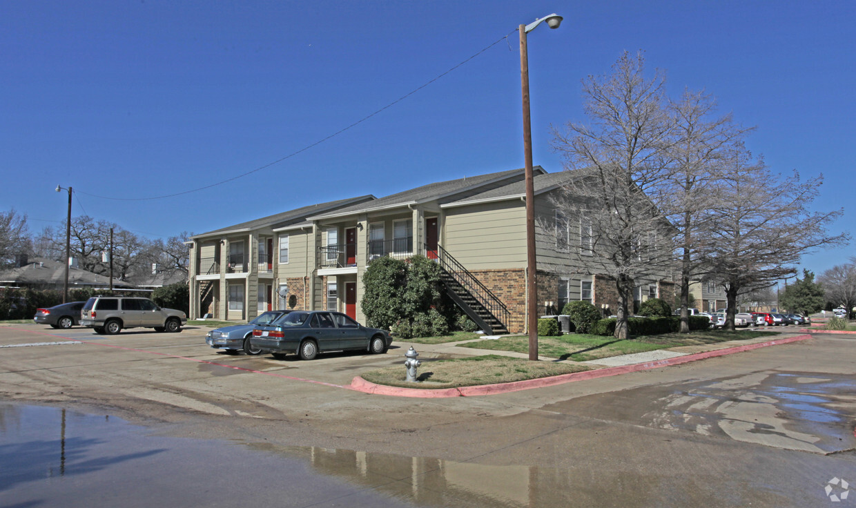 Building Photo - Twenty Oaks Apartments