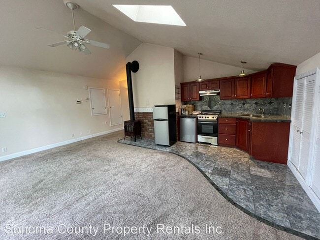 Building Photo - 600 Duer Rd
