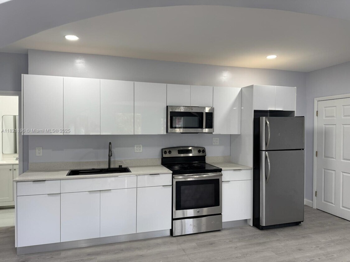 Foto principal - 3171 SW 26th St