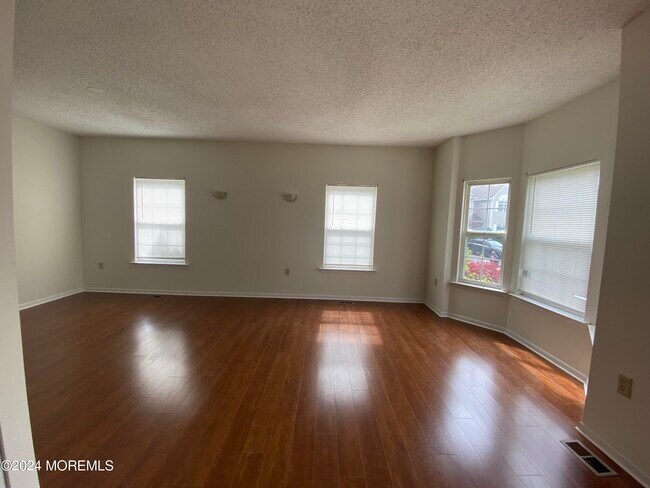 Building Photo - 1701 Wagon Wheel Ct
