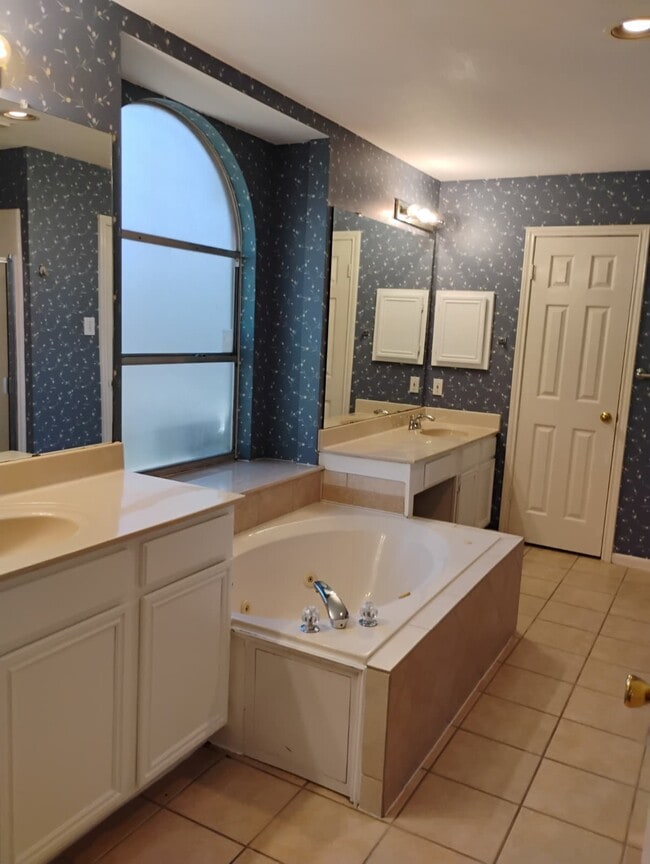 Building Photo - 231 Cedar Elm Ln