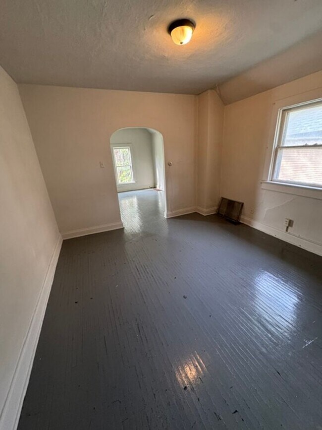 Foto del edificio - 308 W Creighton Ave