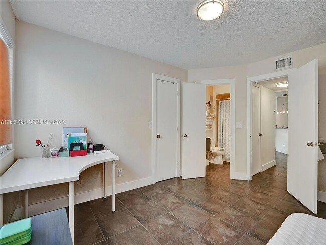 Building Photo - 457 Vista Isles Dr