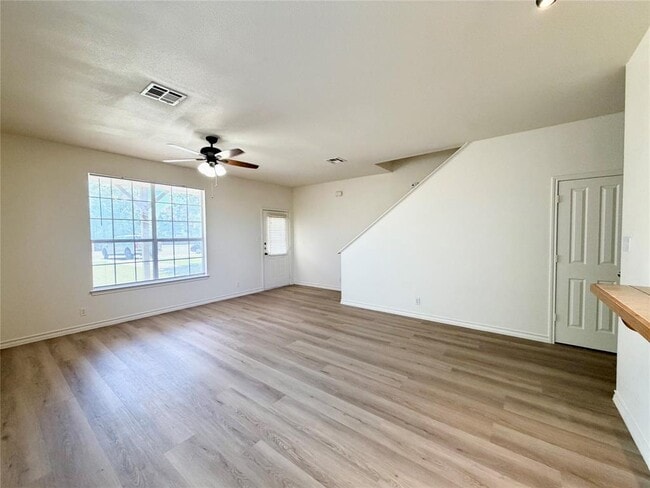 Building Photo - 200 Sandstone Dr