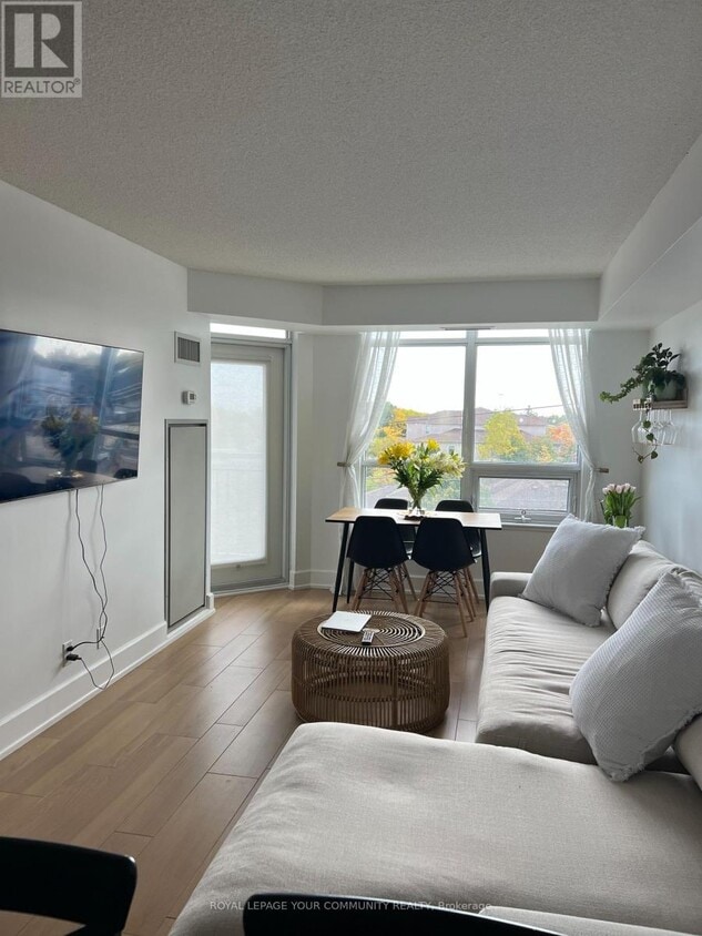 Primary Photo - 676-676 Sheppard Ave E