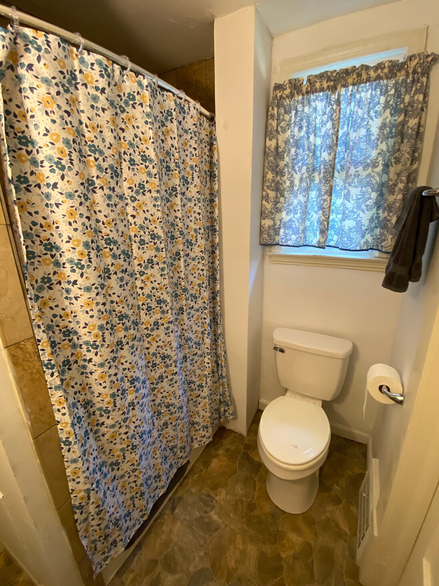 545 E Buchtel Ave Akron, OH 44304 – photo 5