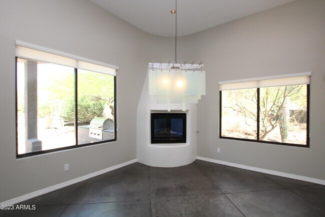 Foto del edificio - 5844 Carefree Mountain Dr