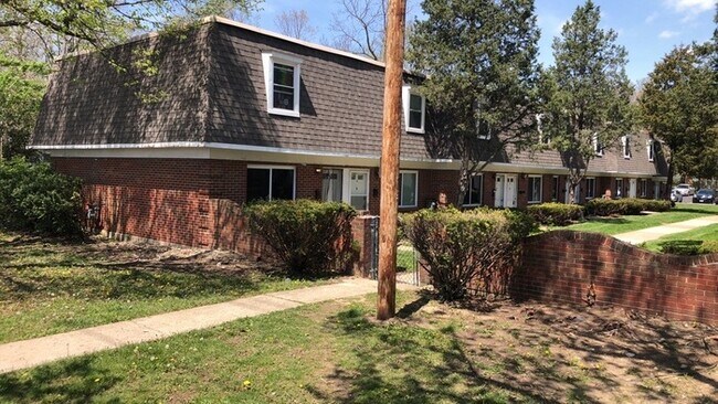 Building Photo - 3515 W Siebenthaler Ave