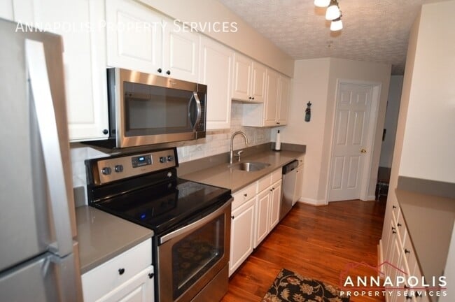 Building Photo - 621 admiral drive #308
