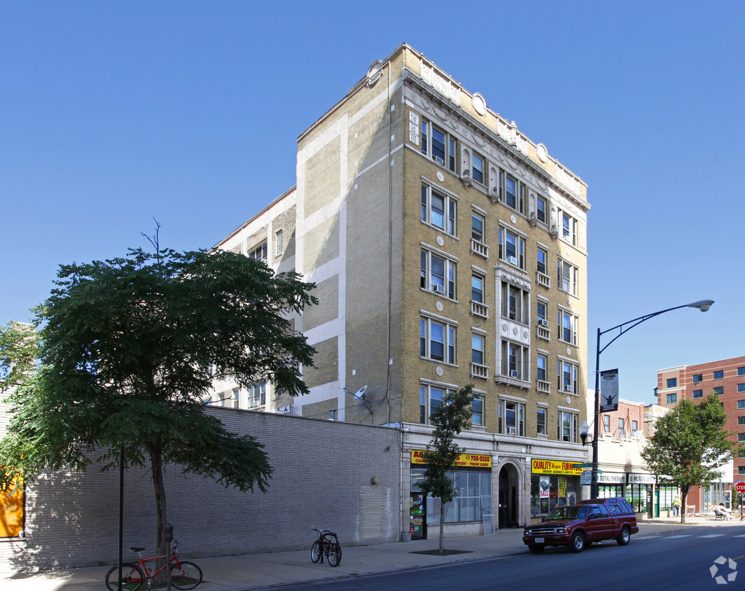 Building Photo - 4826-4828 N Sheridan Rd