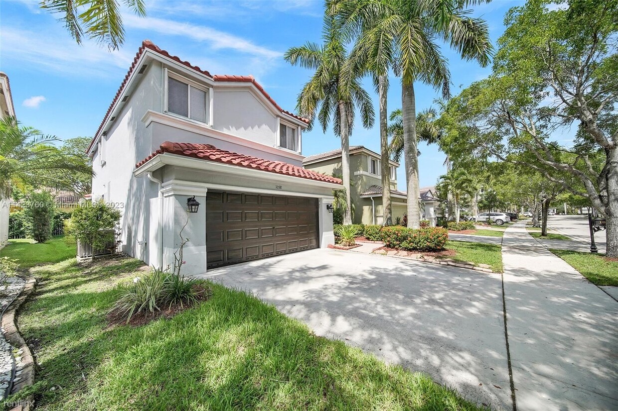 Foto principal - 5 br, 3.5 bath House - 1058 Golden Cane Dr...