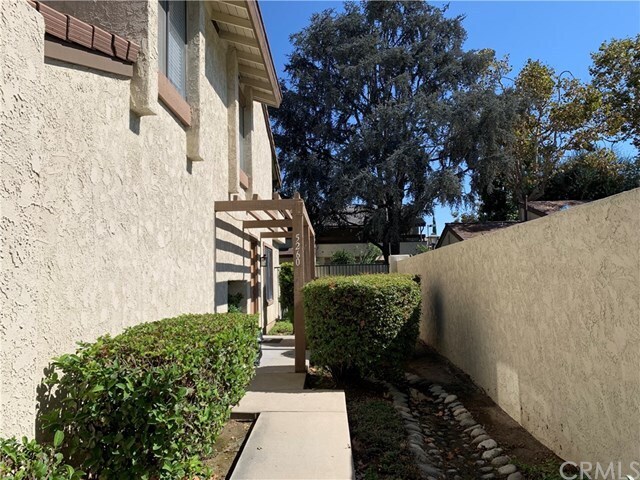 Building Photo - 5260 Village Cir Dr