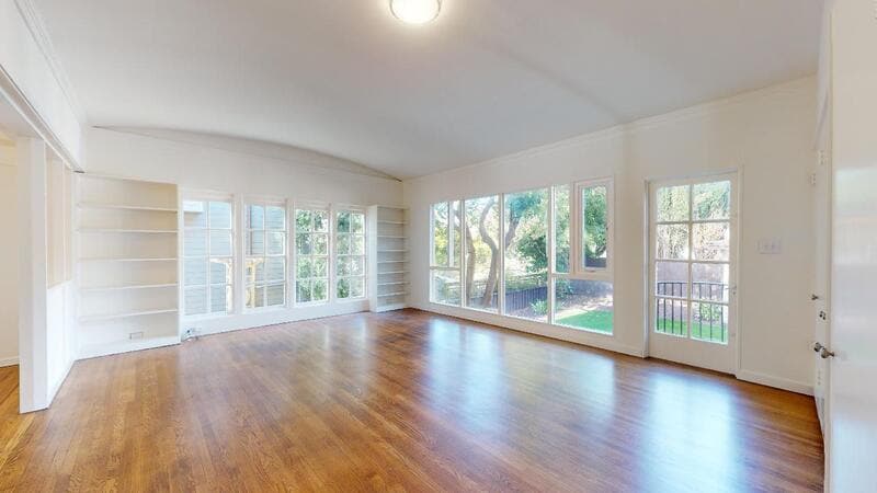 Primary Photo - 21 5th Ave