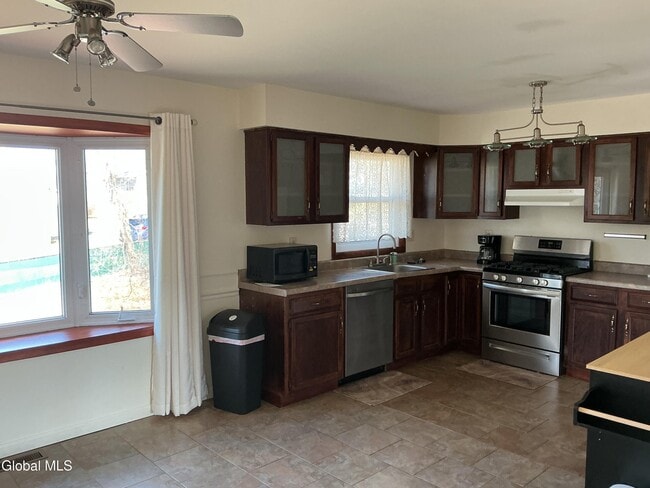 Foto del edificio - 2 Dyer Dr