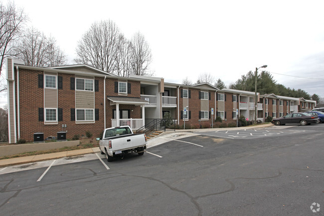 Woodcrest Apartaments - Woodcrest Apartments