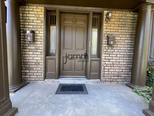 Foto del edificio - 3232 Clarendon Rd