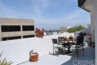 Primary Photo - 14937 Dickens St