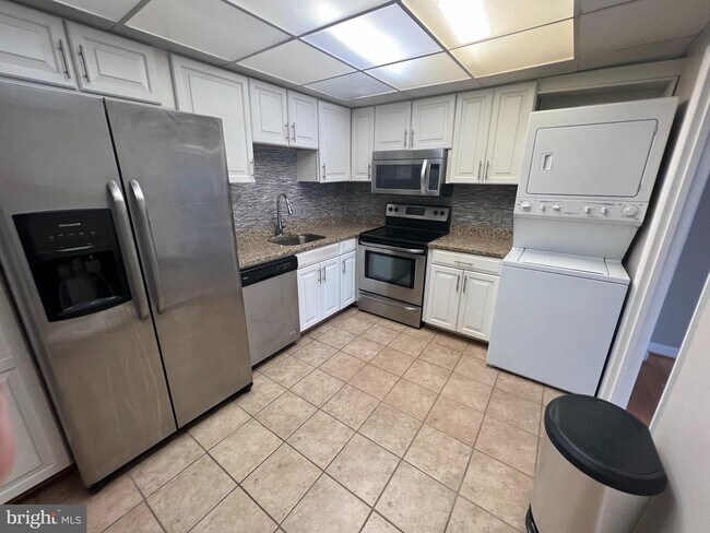 Foto del edificio - 6301 Stevenson Ave