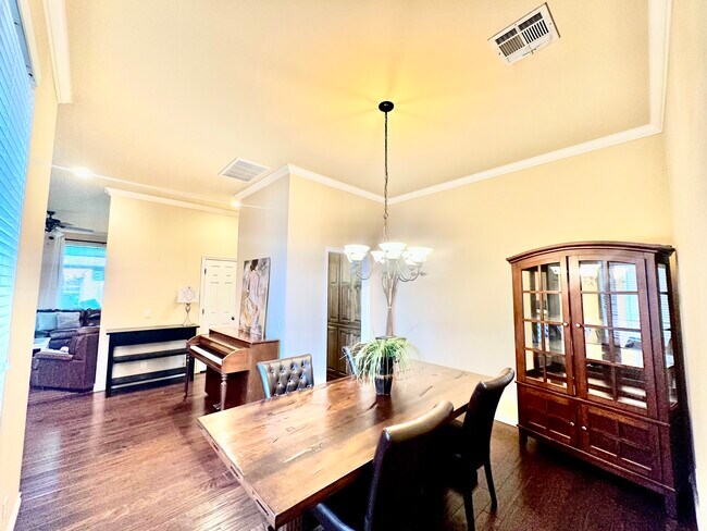 Building Photo - 508 Cloudview Pl