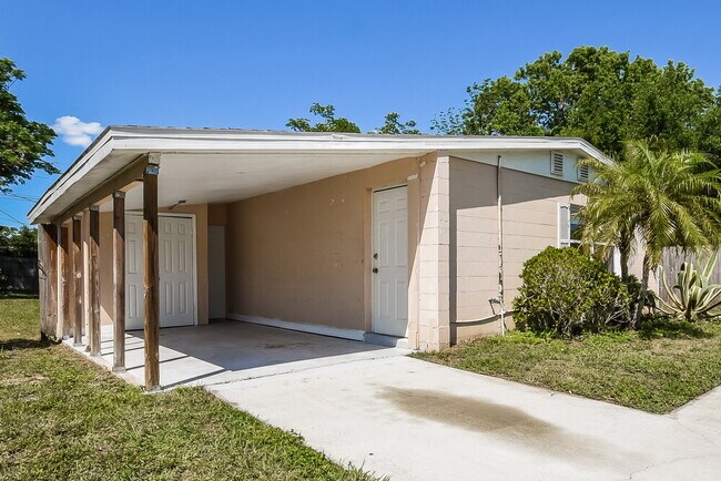 Foto del edificio - 218 Woodmere Blvd