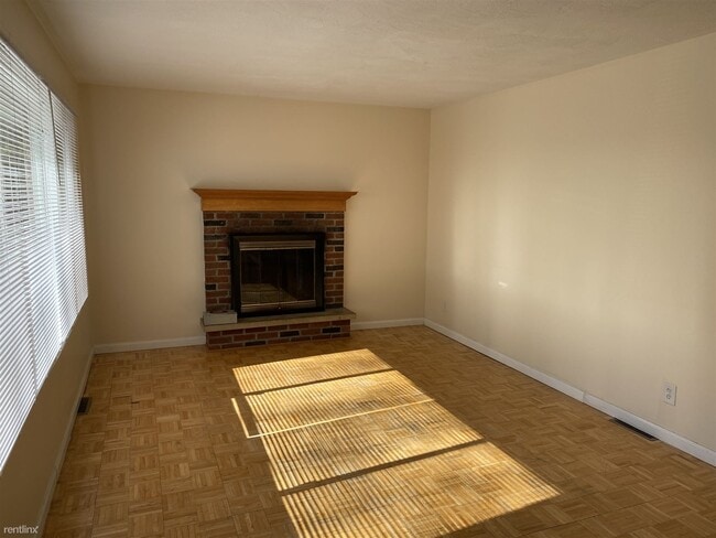 Building Photo - 2 br, 1.5 bath House - 16200 Dobbins Drive