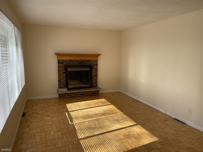 Foto del edificio - 2 br, 1.5 bath House - 16200 Dobbins Drive