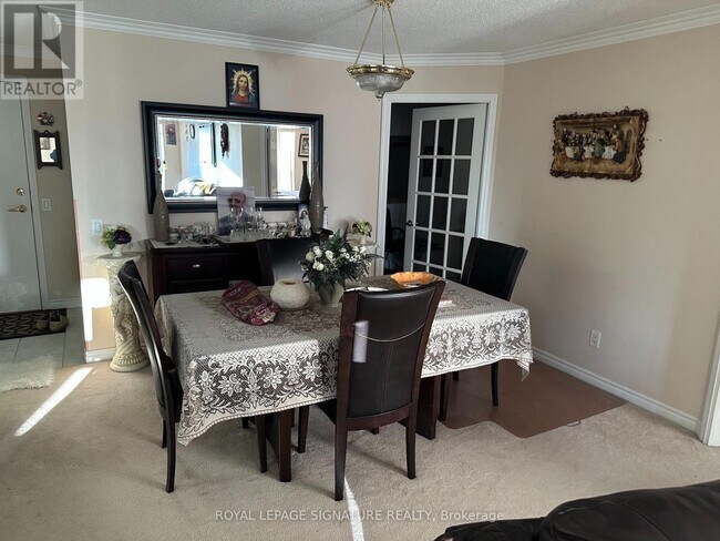 Photo du bâtiment - 25 Kingsbridge Garden Cir