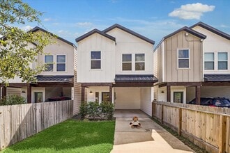 Building Photo - 5710 Elysian St