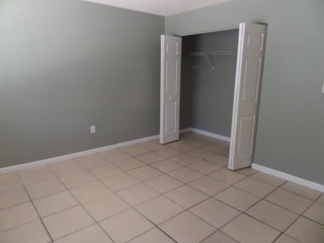 Building Photo - 320 Oak Rose Ln