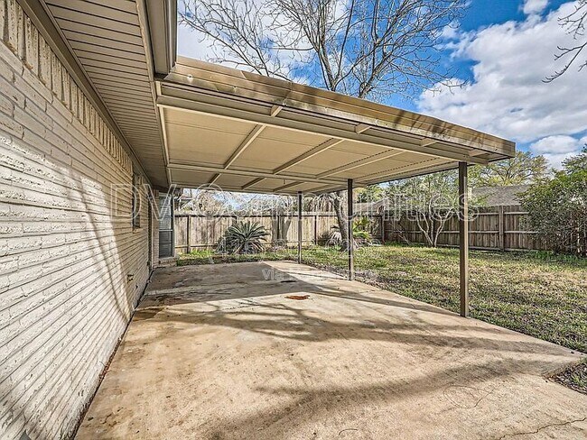 Foto del edificio - 16310 Cavendish Dr