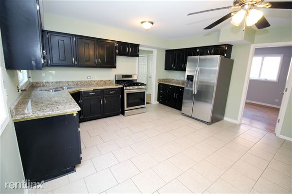 Foto del edificio - 819 S McKinley Ave