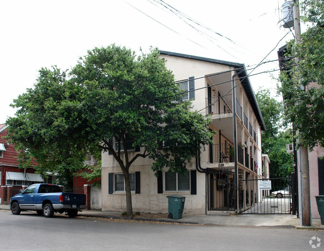 Building Photo - Wraggborough Court