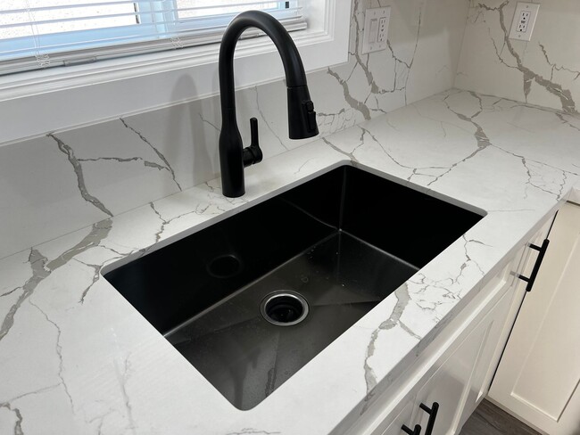 Foto del edificio - Brand New Three Bedroom and One Bath ADU House for Rent in Pico Rivera
