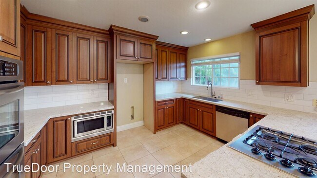 Foto del edificio - 5 br, 3 bath House - 1320 Lynwood Street
