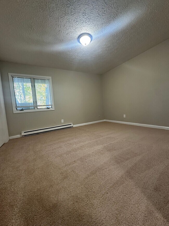 Building Photo - 2-Bedroom Townhouse in Stow, OH – Offering the perfect blend of comfort, convenience, and modern ...