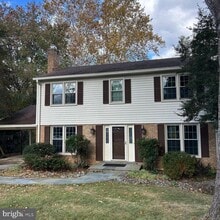 Building Photo - 9830 Meadow Valley Dr