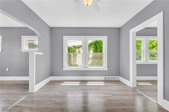 Building Photo - 364 E 161st St